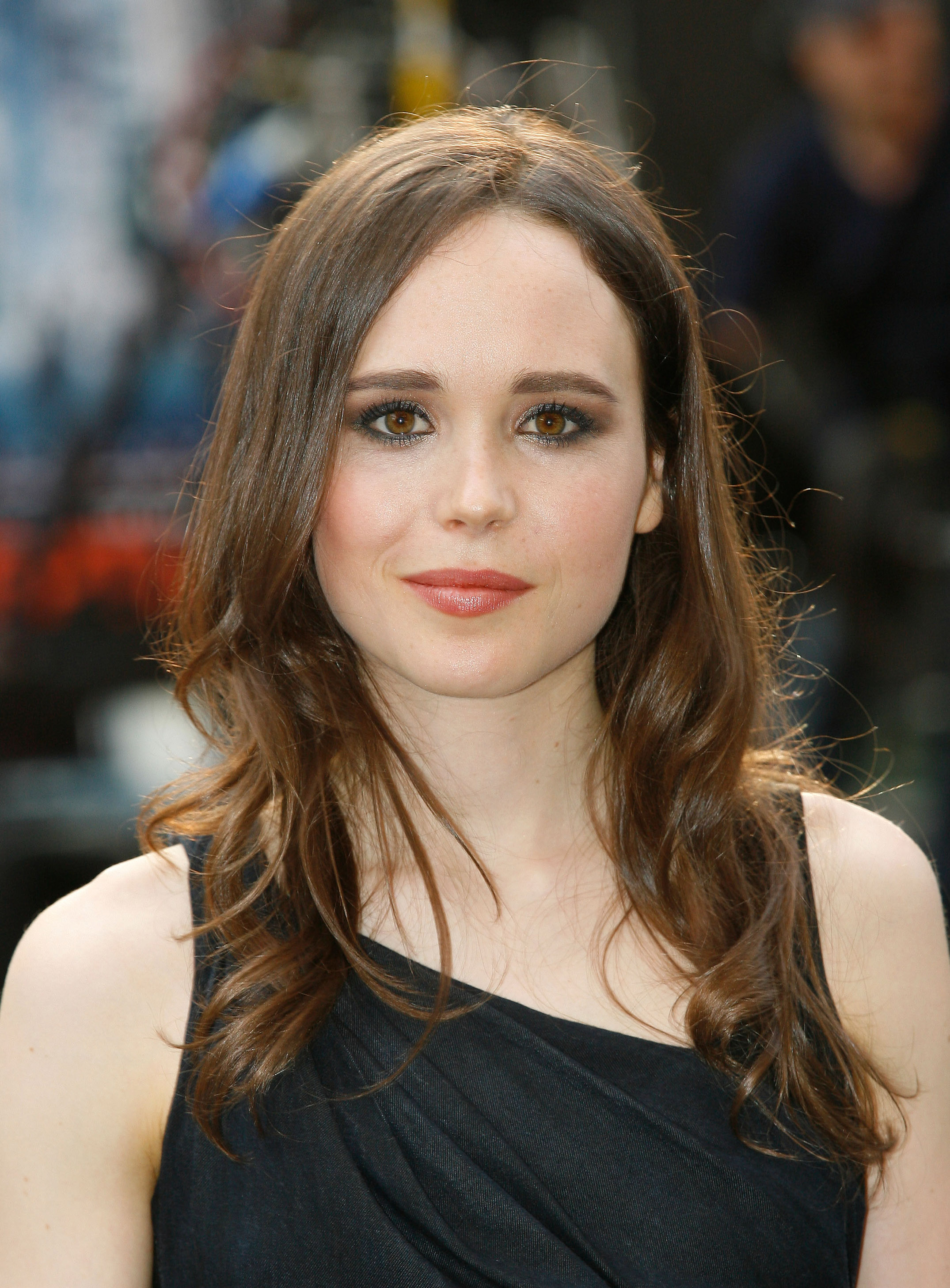 Ellen Page photo gallery - 256 best Ellen Page pics | Celebs-Place.com
