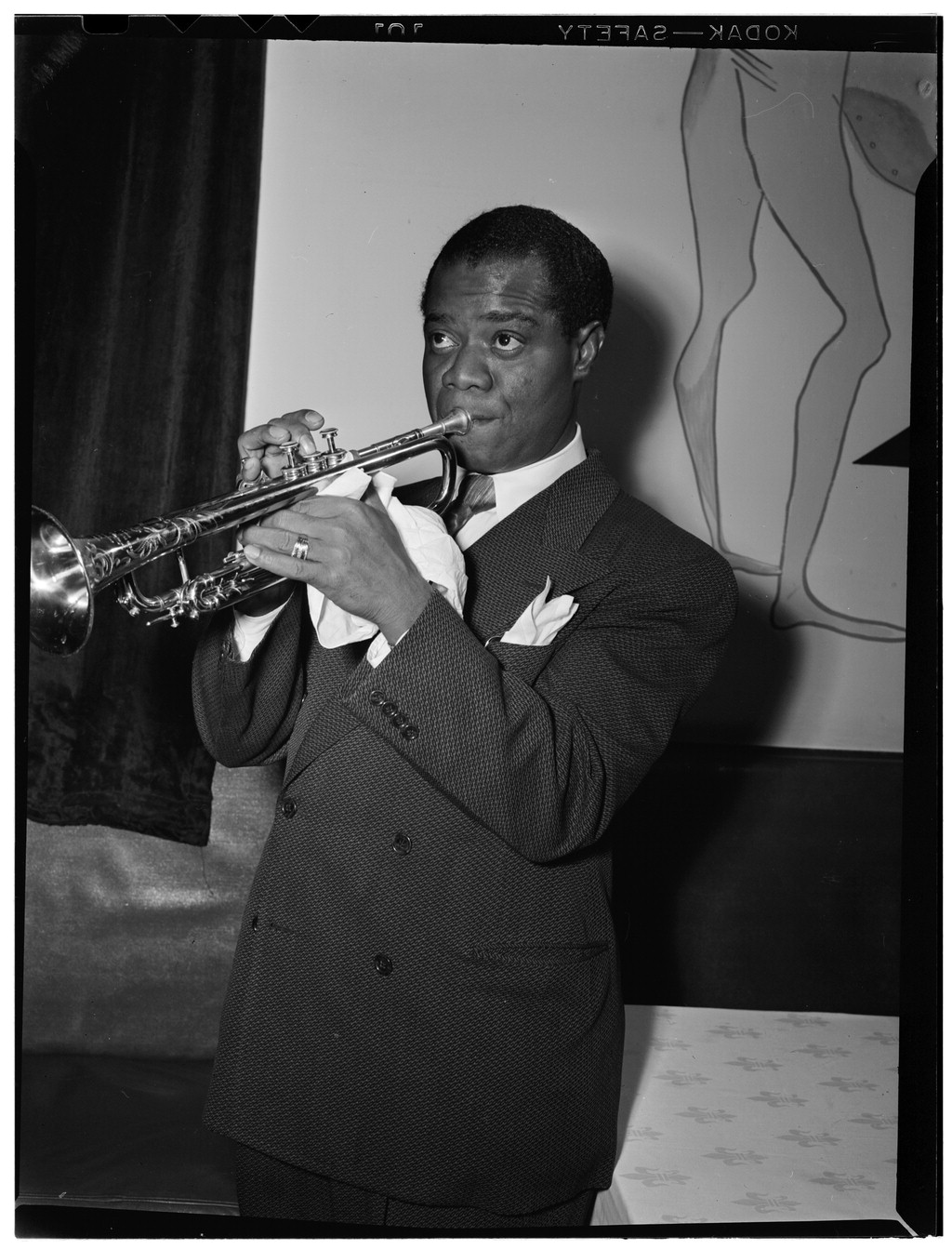 Louis Armstrong photo gallery - 18 best Louis Armstrong pics | Celebs-Place.com1024 x 1343