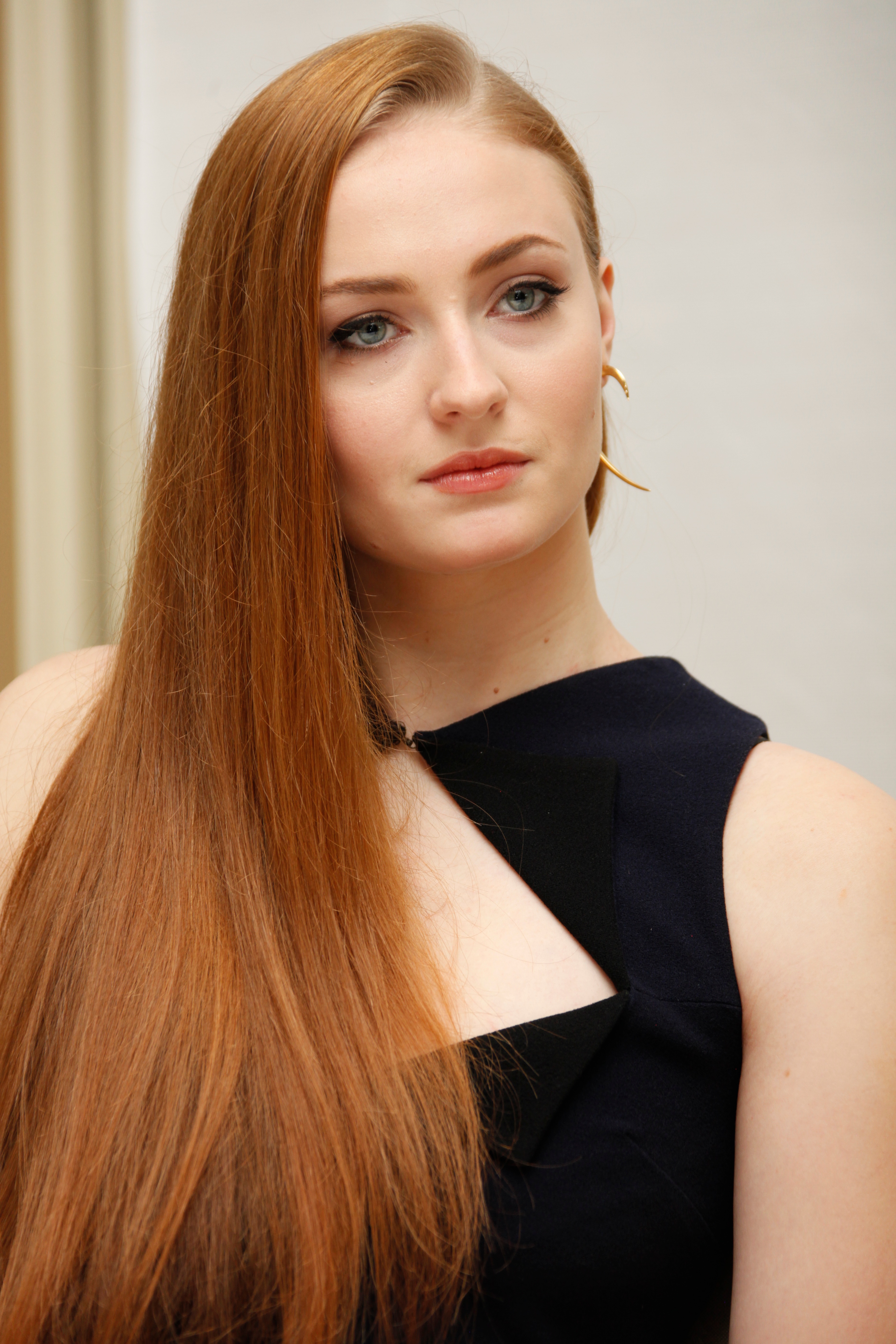 Sophie Turner (actress) photo gallery - page #9 | Celebs-Place.com3744 x 5616