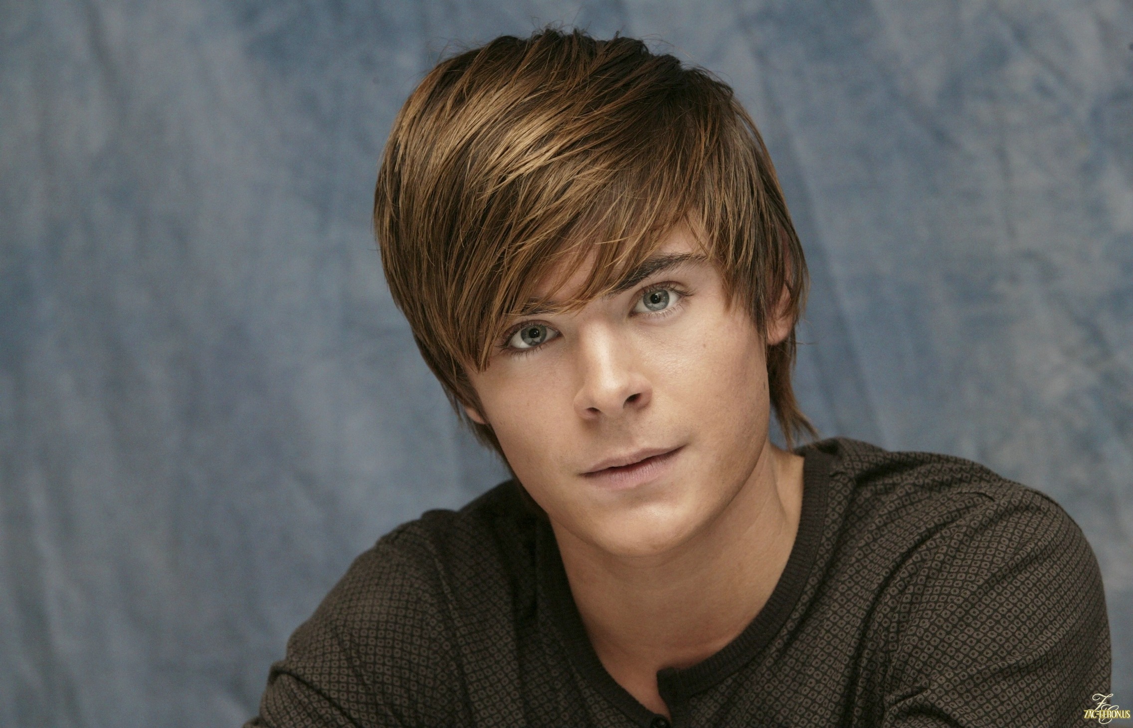 http://celebs-place.com/gallery/zac-efron/019-5.jpg