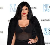 Fans criticize Kylie Jenner for Going Blackface for Photo Shoot