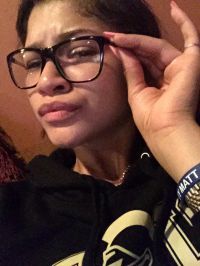 Zendaya shames Web Troll and supports a Make-up Artist