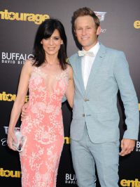 Perrey Reeves ties a Knot with Aaron Fox