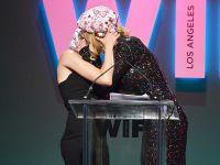 Nicole Kidman gives Naomi Watts a Smooch and considers they are Sisters!