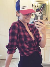 See an Adorable Selfie of Brooklyn Decker’s Baby Bump