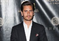 Scott Disick Guzzling Down With His Friends in Aspen