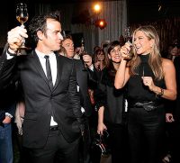 Jennifer Aniston marries... not Ross Geller!