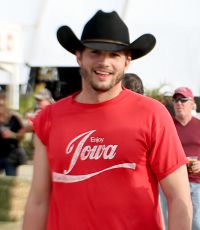 Ashton Kutcher is Glad He can take his Daughter to see Finding Dory