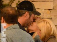 Romantic Date of Blake Shelton and Gwen Stefani: Kisses and Booty-Grabbing