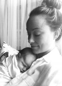 Another Photo of Olivia Wilde And Her Daughter Daisy