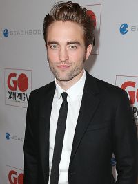 Robert Pattinson tries Himself as a Clothing Designer!