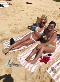 See Britney Spears And Lynne Spears in Hawaii