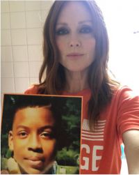 Julianne Moore Speaks On Gun Violence In The U.S.