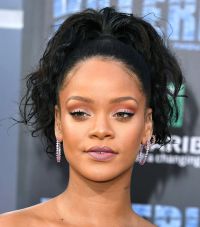 Did Rihanna Just Give the Best Glimpse of Her Fenty Beauty Line?