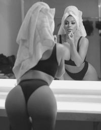 Kim Kardashian shared piquant photos in the bathroom