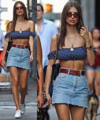 Half-naked Emily Ratajkowski showed ideal forms