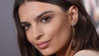 The famous model boasted of chic body shapes