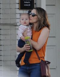 Paparazzi caught Rachel McAdams while she walking with a child