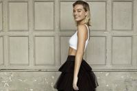 Margot Robbie has time to be an actress and model