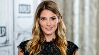 Ashley Greene surprised at a pet photo