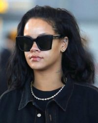 Rihanna broke up with long hair