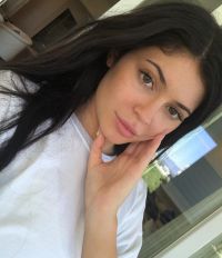 Kylie Jenner shows how she looks without make-up