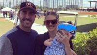 Kate Upton shows her family