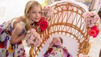Jessica Simpson shows daughter