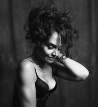 Katie Holmes shot a new 60s-style photoset