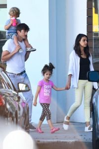 Ashton Kutcher and Mila Kunis rest with children