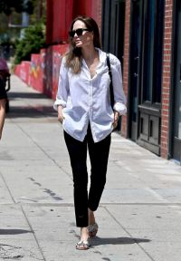 Slim Angelina Jolie wore black leggings