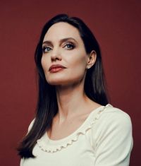 Angelina Jolie believes the world needs more "evil women"