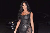 Kim Kardashian swam with pigs in the Bahamas (VIDEO)