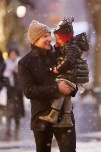 Bradley Cooper with daughter Leia went for a walk in New York