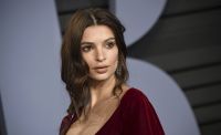 Emily Ratajkowski showed how she looked like at 14 in the photo