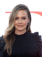 Alicia Silverstone
