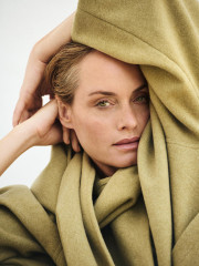 Amber Valletta