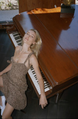 Farah Holt