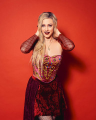 Lili Reinhart