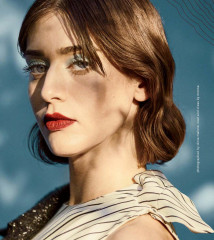 Lizzy Caplan
