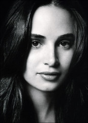 Mia Maestro