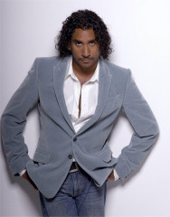 Naveen Andrews