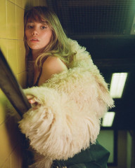 Suki Waterhouse
