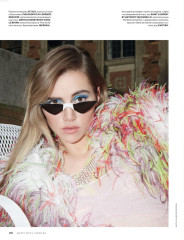 Suki Waterhouse