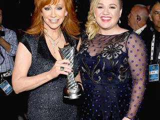 Who has the Best Mother-In-Law? Kelly Clarkson!