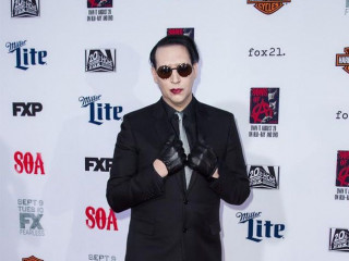 Marilyn Manson is eager to Have Sex with Queen Madge