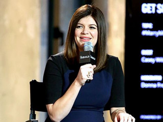 Casey Wilson Shows her Baby Bump Wearing a Tight Navy Blue Dress