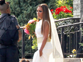 Vanessa Williams tied a Knot with Jim Skrip, See Her Gorgeous Dress
