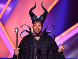 Jolie Approves Michael Strahan Wearing Her Maleficent Costume at 2015 Critics'' Choice Awards