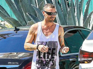 Brian Austin Green put on a 'Life Hurts' Shirt after parting with Megan Fox